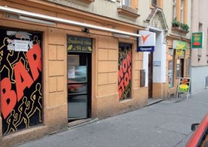Problémová herna v Hejdukově ulici skončí. Naopak dva automaty v nedaleké oblíbené restauraci U Jagušky zůstanou. Je třeba rozlišovat přístroje v restauracích, a herny jako takové
